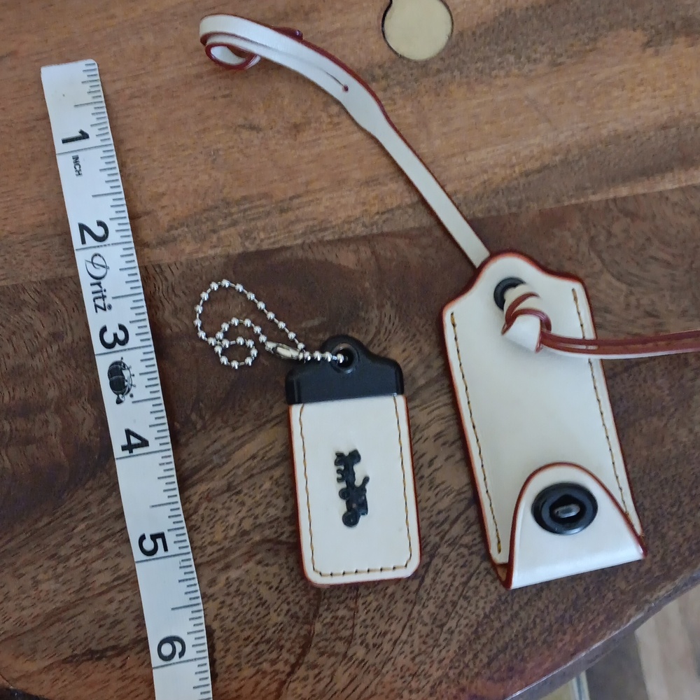 Coach Cream Handtag And Clochette - Picture 16 of 16